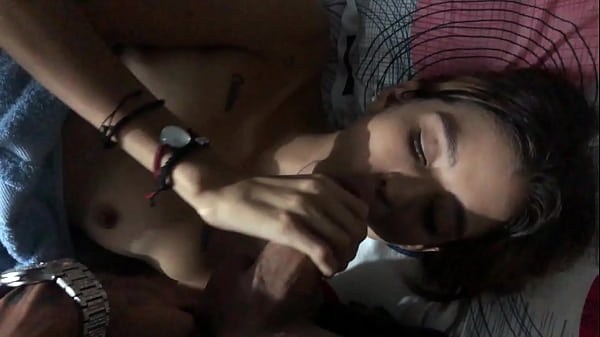 Encuentro a mi hermanastra sexy en su habitación y follamos muy bien