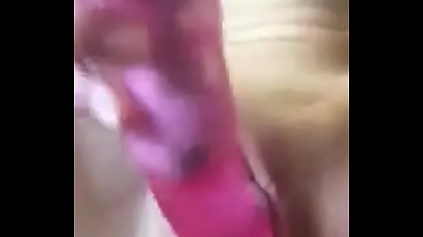 Novinha esguichando muito