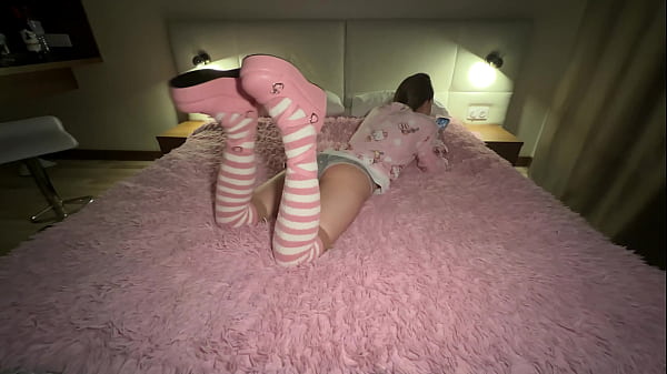 STEPSISTER BEGGED NOT TO STOP AND CUM INSIDE HER